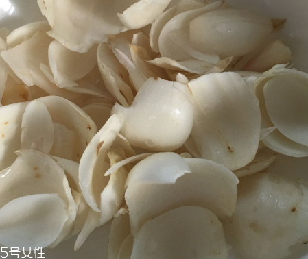 新鮮百合可以燉雞嗎？新鮮百合燉雞好吃嗎？