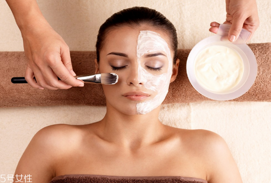 夏天敷面膜的好處 夏天敷面膜注意事項(xiàng) 夏天敷面膜的好處 夏天敷面膜注意事項(xiàng)