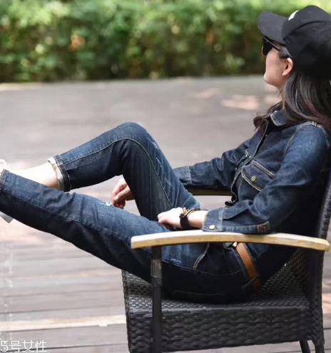 連體褲怎么穿好看？連體褲搭配技巧