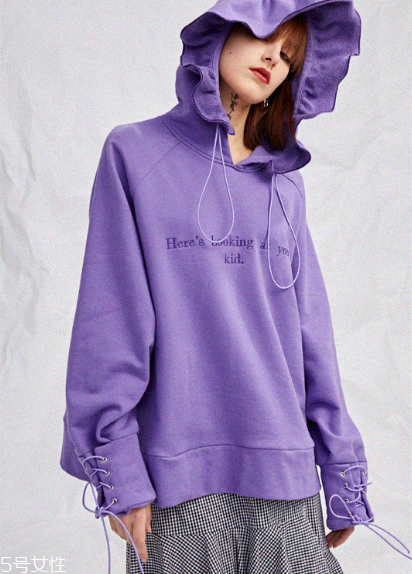 熒光色怎么搭配不顯黑？熒光色衣服搭配竅門(mén)