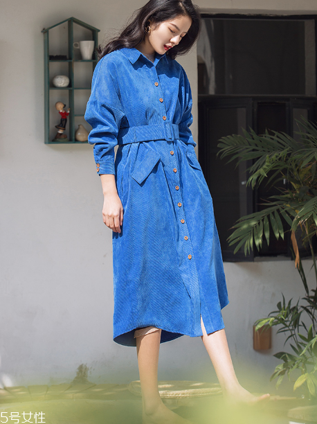 熒光色怎么搭配不顯黑？熒光色衣服搭配竅門(mén)