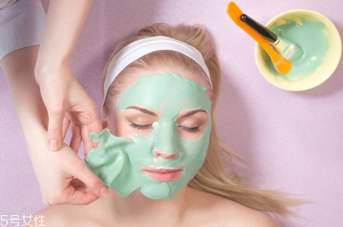 片狀面膜和泥狀面膜哪個好 泥狀面膜和片狀面膜的不同 片狀面膜和泥狀面膜哪個好 泥狀面膜和片狀面膜的不同