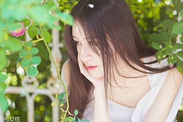 頭發(fā)精油什么牌子好 平價實用護發(fā)精油盤點 頭發(fā)精油什么牌子好 平價實用護發(fā)精油盤點