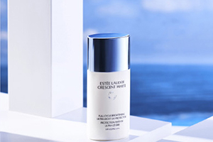 雅詩蘭黛晶透沁白搖搖防曬乳怎么樣？水感防曬不一斑