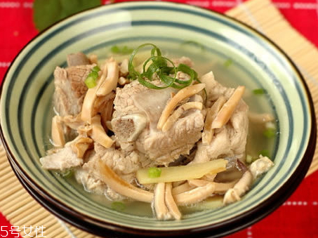 墨魚排骨湯的禁忌人群 墨魚排骨湯哪些人不宜喝 墨魚排骨湯的禁忌人群 墨魚排骨湯哪些人不宜喝