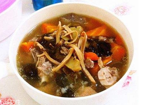 墨魚排骨湯的禁忌人群 墨魚排骨湯哪些人不宜喝 墨魚排骨湯的禁忌人群 墨魚排骨湯哪些人不宜喝