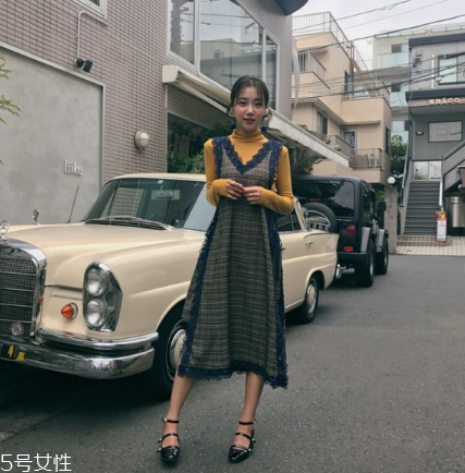 格子連衣裙搭配什么鞋子？格子連衣裙搭配技巧