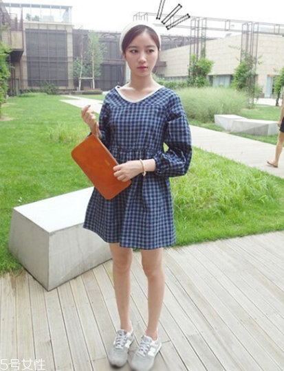 格子連衣裙搭配什么鞋子？格子連衣裙搭配技巧