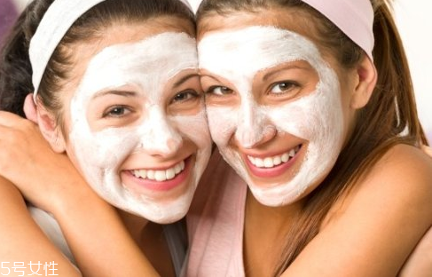 自制面膜用什么牛奶好 自制面膜的好處和壞處 自制面膜用什么牛奶好 自制面膜的好處和壞處