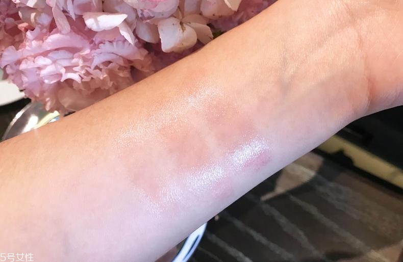 armani櫻花粉管潤(rùn)唇膏試色 阿瑪尼18新款唇膏色號(hào)推薦 armani櫻花粉管潤(rùn)唇膏試色 阿瑪尼18新款唇膏色號(hào)推薦