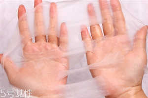 怎么區(qū)分面膜的正反面 面膜是薄的還是厚的好 怎么區(qū)分面膜的正反面 面膜是薄的還是厚的好