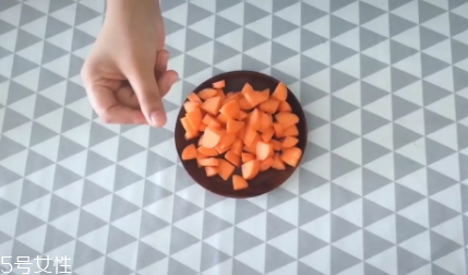 果巢榨汁機(jī)怎么用？果巢榨汁機(jī)食譜