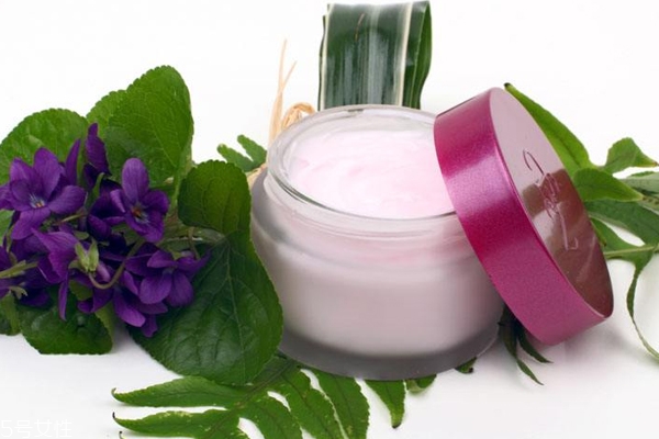 天然護(hù)膚品會(huì)使用防腐劑嗎 無防腐護(hù)膚品真的安全嗎 天然護(hù)膚品會(huì)使用防腐劑嗎 無防腐護(hù)膚品真的安全嗎