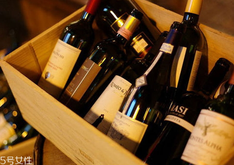 紅葡萄酒可以冷藏嗎 紅葡萄酒可以放冰箱嗎 紅葡萄酒可以冷藏嗎 紅葡萄酒可以放冰箱嗎