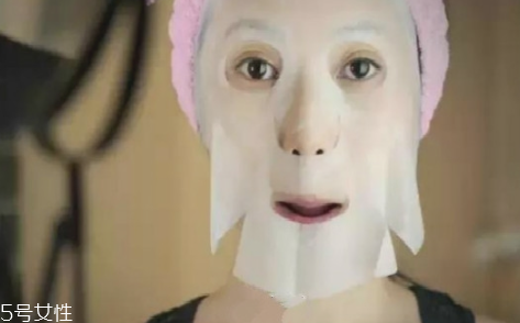 面膜里的塑料紙有什么用 面膜早上做好還是晚上做好 面膜里的塑料紙有什么用 面膜早上做好還是晚上做好