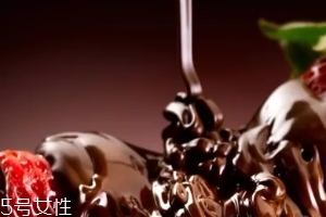 巧克力糖漿怎么做？巧克力糖漿可以做什么？