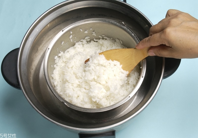 米飯?jiān)趺粗蠛贸?5個煮米飯好吃的技巧