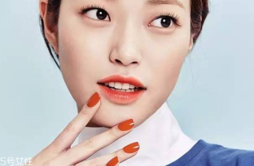 珊瑚色腮紅配什么口紅 珊瑚色腮紅妝容效果圖 珊瑚色腮紅配什么口紅 珊瑚色腮紅妝容效果圖