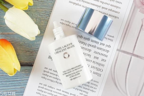 雅詩(shī)蘭黛晶透沁白防曬搖搖乳成膜快嗎？適合油痘皮嗎？