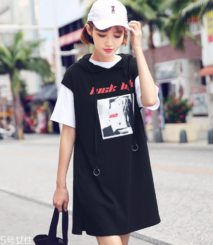 拼接連衣裙怎么搭配？拼接連衣裙搭配竅門