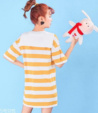 拼接連衣裙怎么搭配？拼接連衣裙搭配竅門