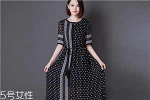 黑色連衣裙怎么搭配？黑色連衣裙搭配技巧