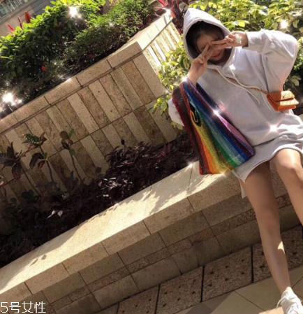 ashish彩虹亮片包多少錢？ashish彩虹亮片包價(jià)格