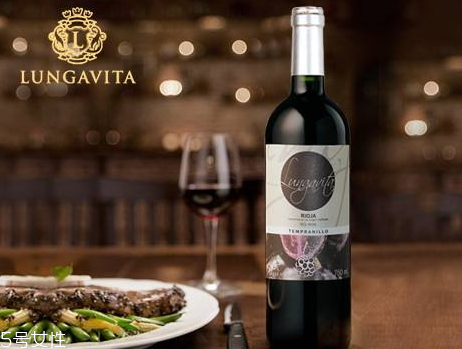 紅葡萄酒可以加雪碧嗎 紅葡萄酒怎么喝最好 紅葡萄酒可以加雪碧嗎 紅葡萄酒怎么喝最好