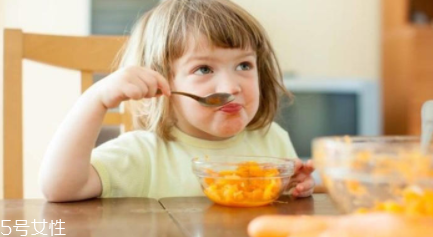 1到3歲奶與輔食哪個重要 1到3歲怎么補充營養(yǎng) 1到3歲奶與輔食哪個重要 1到3歲怎么補充營養(yǎng)