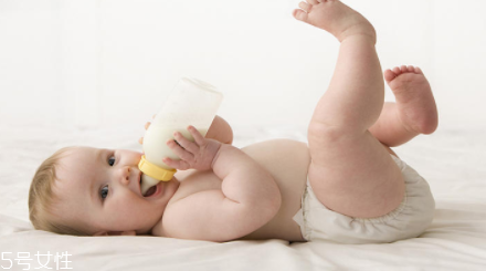 1到3歲奶與輔食哪個重要 1到3歲怎么補充營養(yǎng) 1到3歲奶與輔食哪個重要 1到3歲怎么補充營養(yǎng)