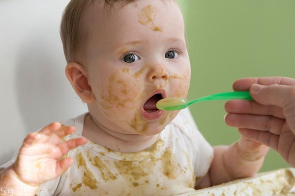1到3歲奶與輔食哪個重要 1到3歲怎么補充營養(yǎng)