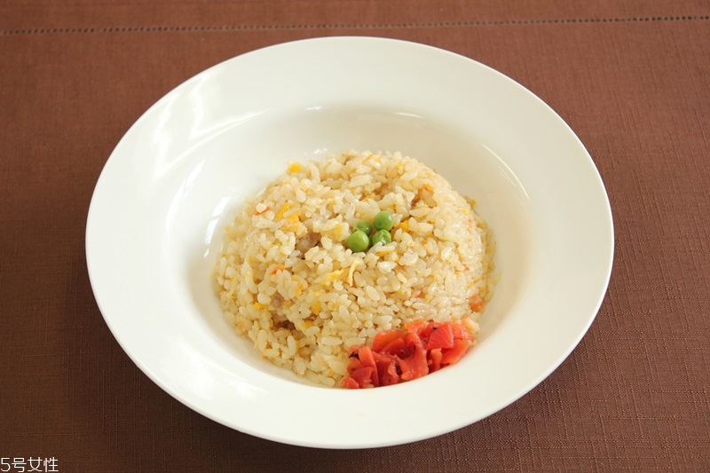 米飯?jiān)趺粗蠛贸?5個煮米飯好吃的技巧