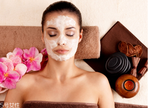 去角質(zhì)后敷面膜好嗎 去角質(zhì)后多久敷面膜 去角質(zhì)后敷面膜好嗎 去角質(zhì)后多久敷面膜