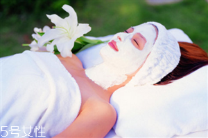 去角質(zhì)后敷面膜好嗎 去角質(zhì)后多久敷面膜 去角質(zhì)后敷面膜好嗎 去角質(zhì)后多久敷面膜