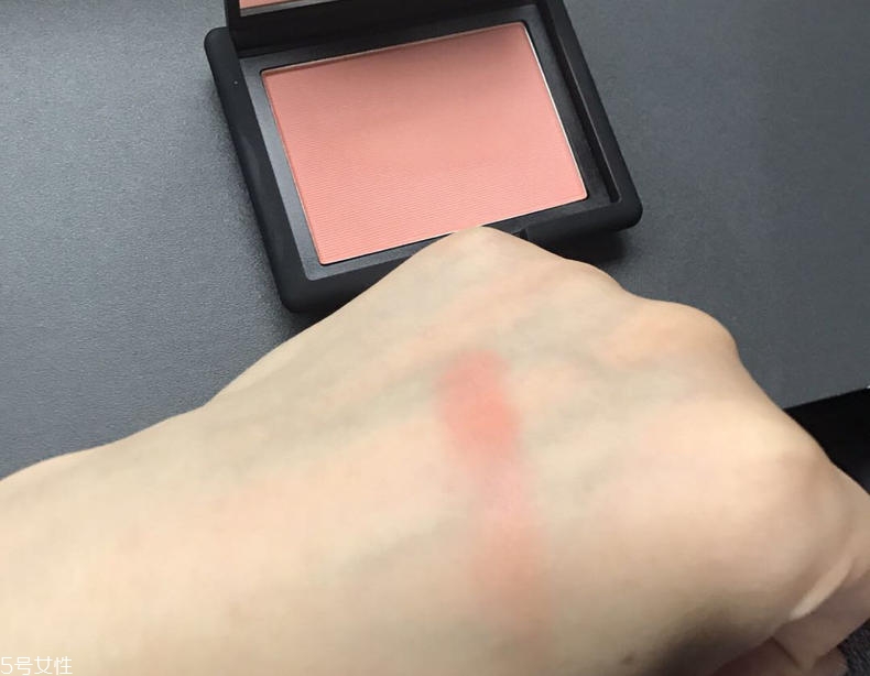 珊瑚色腮紅哪個牌子好 2022熱賣珊瑚色腮紅清單 珊瑚色腮紅哪個牌子好 2022熱賣珊瑚色腮紅清單