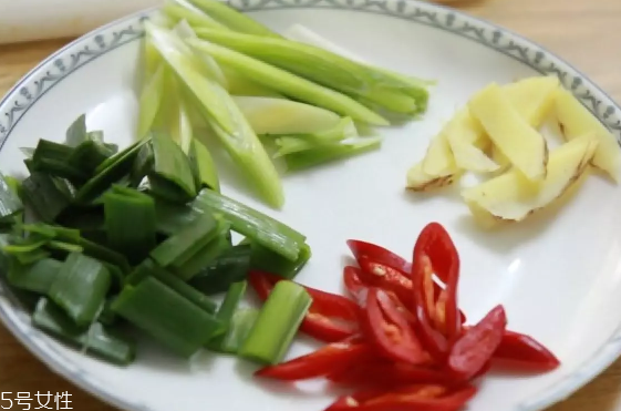 蔥香蟶子的做法 蔥香蟶子怎么做好吃？