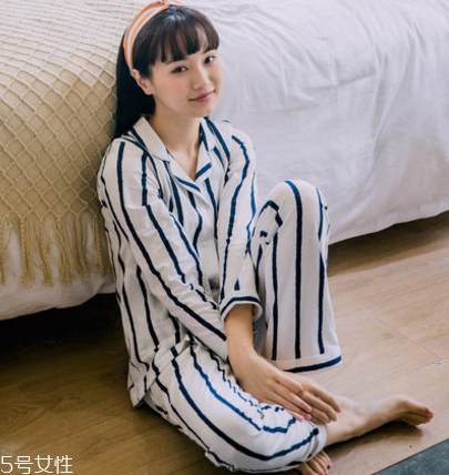 睡衣上的奶漬怎么去除？睡衣上有奶漬怎么洗