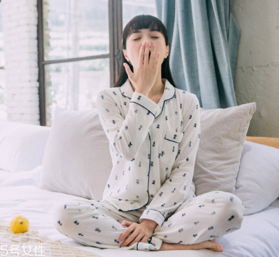 睡衣大點(diǎn)好還是小點(diǎn)好？睡衣買大的還是小的