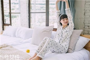 睡衣大點(diǎn)好還是小點(diǎn)好？睡衣買大的還是小的