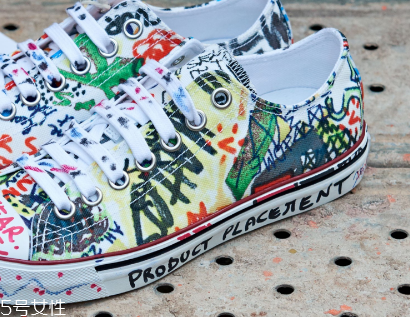 vetements涂鴉帆布鞋多少錢_在哪買？