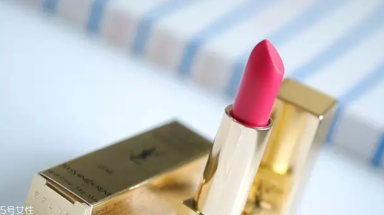 玫紅色口紅配什么發(fā)色 玫紅色口紅和黃色頭發(fā)搭嗎 玫紅色口紅配什么發(fā)色 玫紅色口紅和黃色頭發(fā)搭嗎
