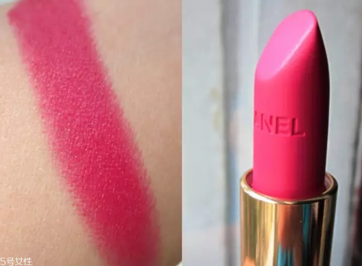 玫紅色口紅配什么發(fā)色 玫紅色口紅和黃色頭發(fā)搭嗎 玫紅色口紅配什么發(fā)色 玫紅色口紅和黃色頭發(fā)搭嗎