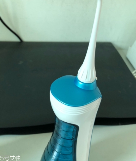 沖牙器和牙線哪個(gè)好？沖牙器和牙線的優(yōu)缺點(diǎn)