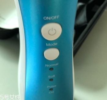 沖牙器和牙線哪個(gè)好？沖牙器和牙線的優(yōu)缺點(diǎn)