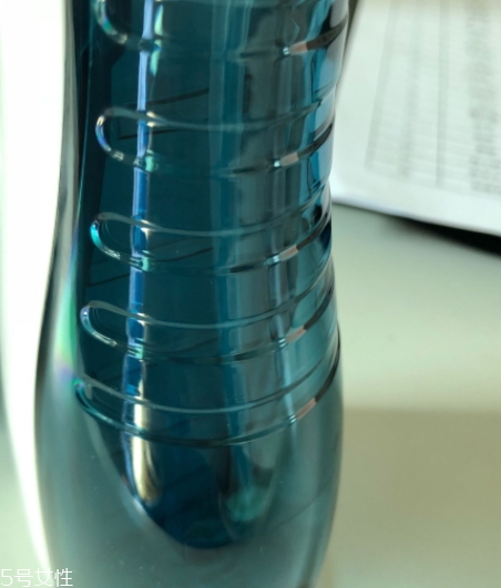 沖牙器和牙線哪個(gè)好？沖牙器和牙線的優(yōu)缺點(diǎn)