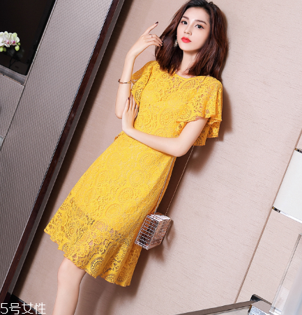 a字裙怎么搭配？a字裙穿搭技巧