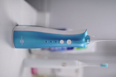 沖牙器和電動牙刷哪個好？沖牙器和電動牙刷對比