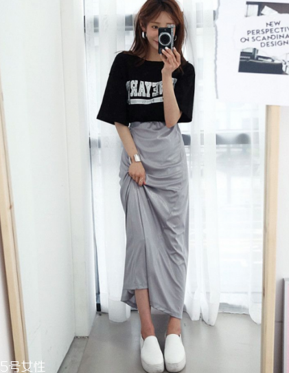 黑色t恤怎么搭配？黑色t恤搭配技巧