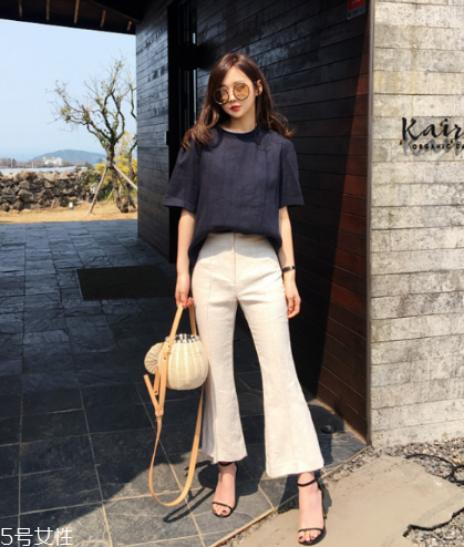 黑色t恤怎么搭配？黑色t恤搭配技巧