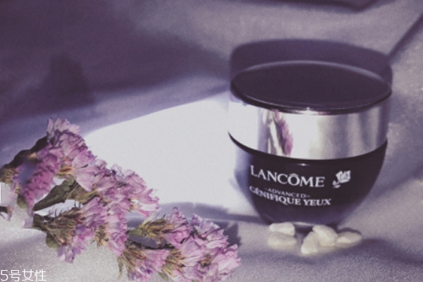 蘭蔻小黑瓶發(fā)光眼霜能涂在眼周嗎 長(zhǎng)脂肪粒嗎 蘭蔻小黑瓶發(fā)光眼霜能涂在眼周嗎 長(zhǎng)脂肪粒嗎